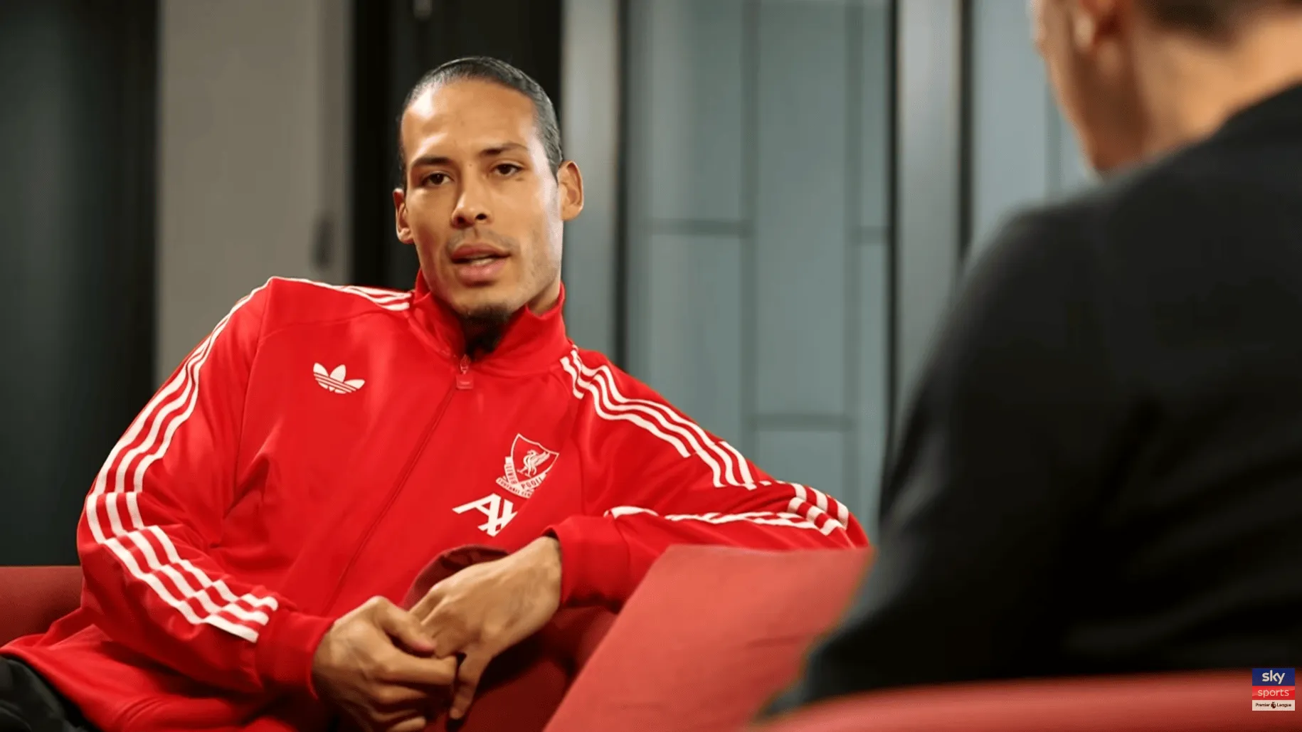 皇冠体育APP-范戴克：斯洛特值得尊重，他需要时间让利物浦转型走向积极