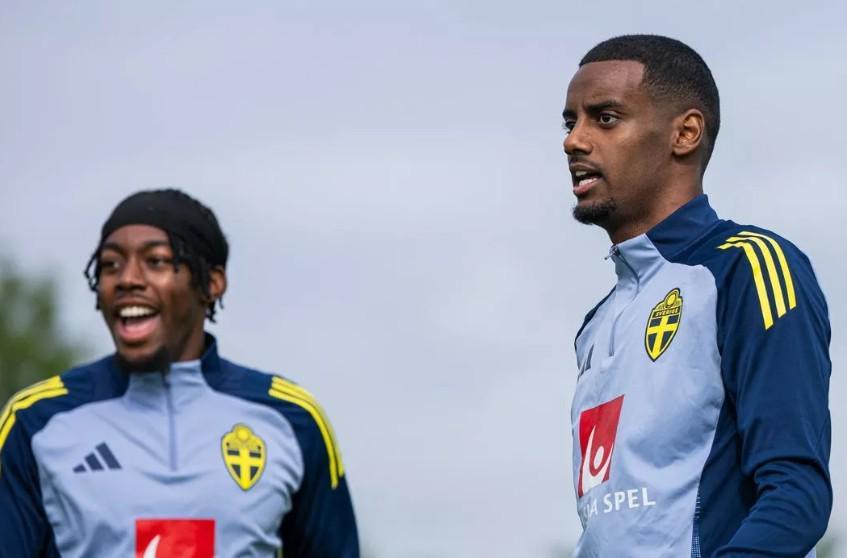 皇冠足球体育-瑞典主帅：伊萨克没参加正常的季前赛，立刻让他首发风险太大